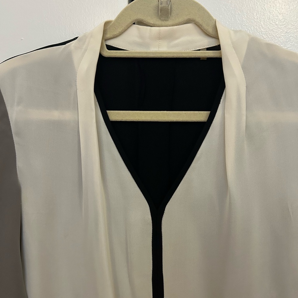 Elie Tahari silk neutral shirt - white, black & great. Great for work!